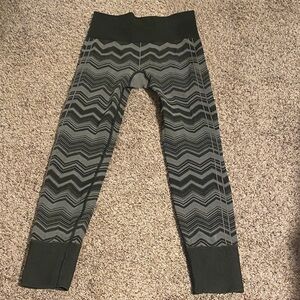 Lululemon Zigzag Patterned Black and Gray Leggings